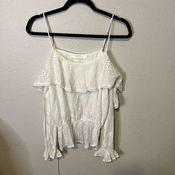NWT ASTR The Label White Eyelet Lace Off the Shoulder Blouse Size Large - Picture 1 of 7